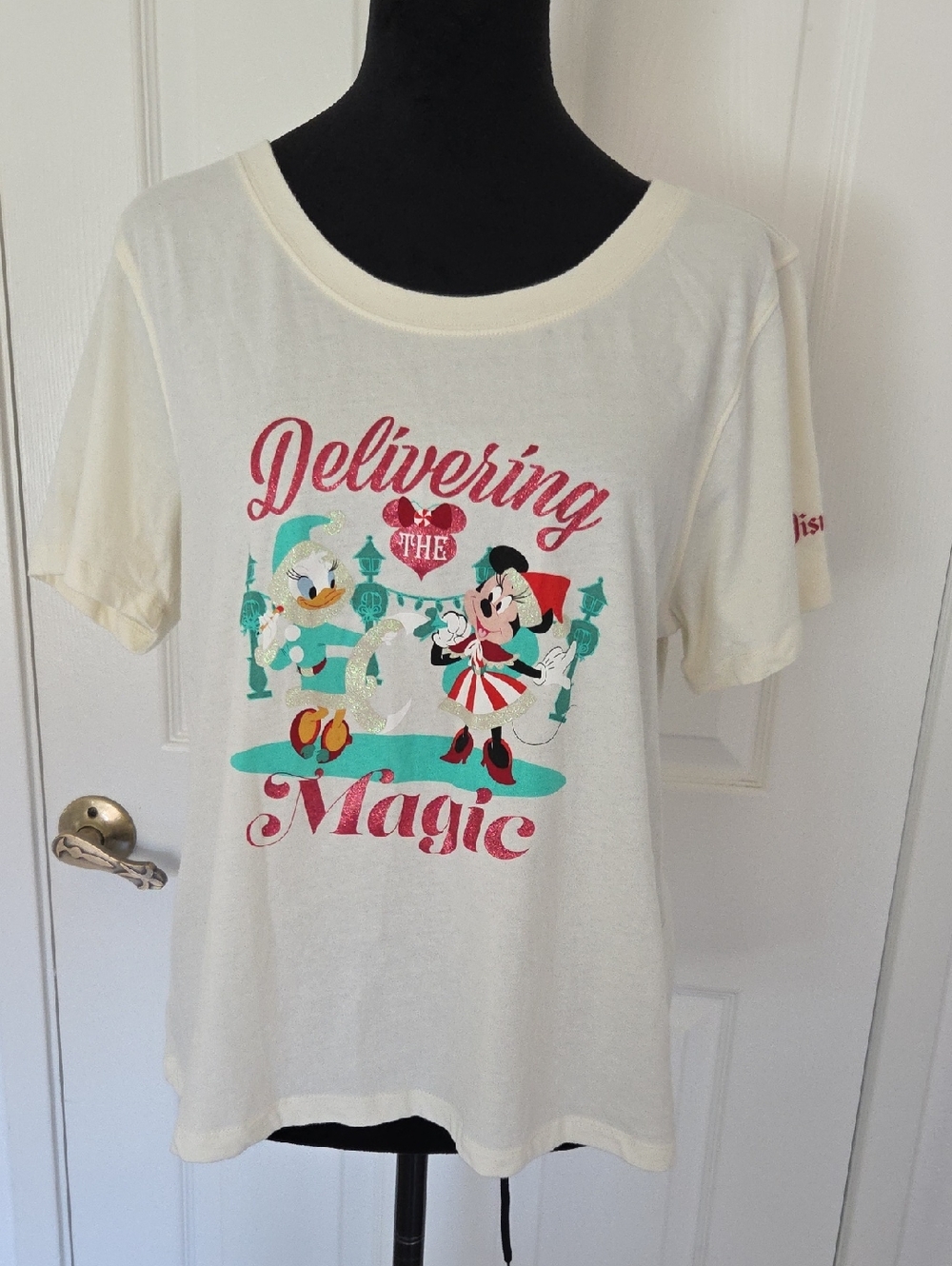 Disney Cream 'Delivering the Magic' Minnie & Donald Graphic Tee
